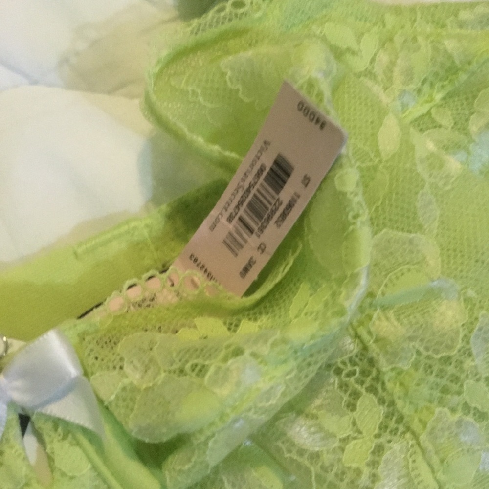 Victoria’s Secret Lime green bra - Picture 3 of 5